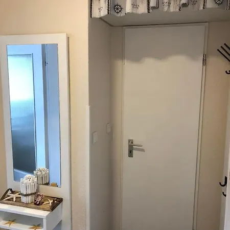 Kiek Mol Wedder In Apartment *